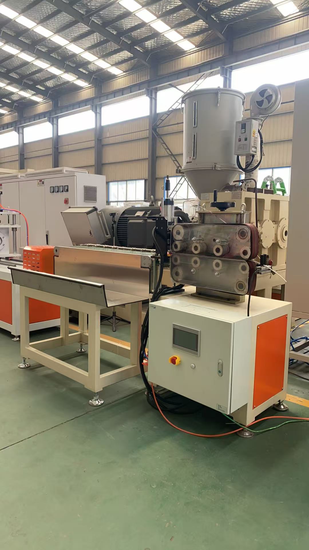 膠條定長切割設(shè)備有哪些優(yōu)點(diǎn)？